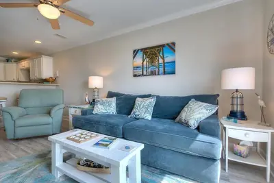Image de Beautiful 2br/2ba Condo - Ocean Views, Renovated, Pool, Elevator, Sleeps 7