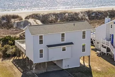 Image de Oceanfront 5br home with private beach access in Oak Island