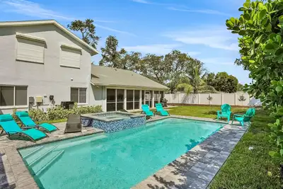 Image de Amazing retreat w/great location, WiFi, pool/spa, horseshoes, enclosed backyard