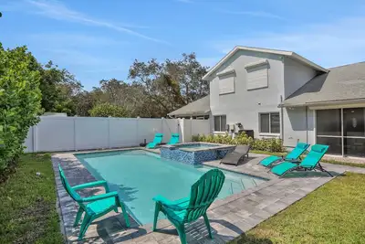 Image de Trendy half of a duplex near the beach with private pool and spa