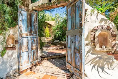 Image de Private Romantic Escape, Hidden Gem w/ Hot Tub, and Waterfall