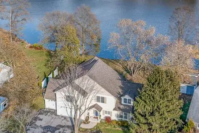 Image de Lake Front 5 Bedroom Estate Home-A Mile from Liberty Mt Ski & Golf Resort