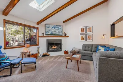 Image de Stylish Flagstaff Getaway for Couples or Families - Golf, Lakes, Trails Close