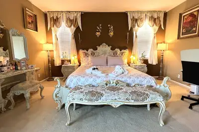 Image de 120 #7 Master 2 queen beds suite beauty private bathroom 40 mins Dtsj\n