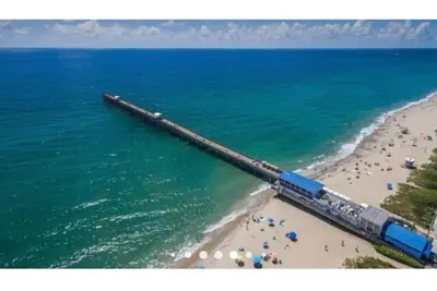 Image de Life's a beach here on Lake Huron!