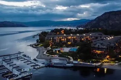 Image de Lakeside/Poolside Suite in the Cove Resort!