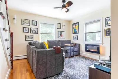 Image de Pet-Friendly Cranston Home w\/ Fire Pit & Bbq!