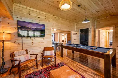 Image de Tranquil Retreat: Hot Tub, Firplace, Stream, Sprawling Acreage, Min from Parkway