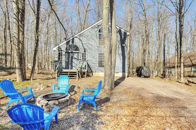 Image de Pool Access & Private Deck: Pocono Lake Home!