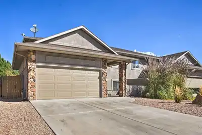 Image de Pet-Friendly Grand Junction Townhome w/ Yard!
