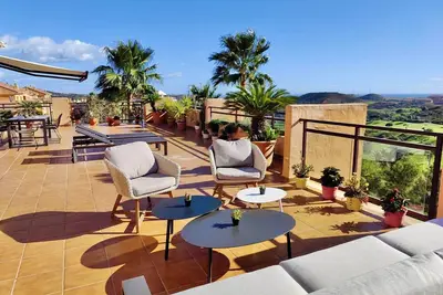 Image de Penthouse luxueux avec terrasse de 150m2, piscine, Wi-Fi et climatisation