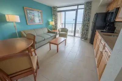 Image de Family condo w/ beach & pool access