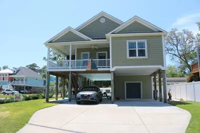 Image de 3 Br/2. 5ba - Pool, Pool Heating (April-October Only), Water Views, Sleeps 8