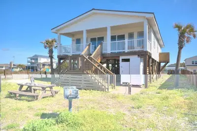 Image de 10 Sandy Toes - 4 Bdrm/2 Bath, Oceanfront, Sleeps 10