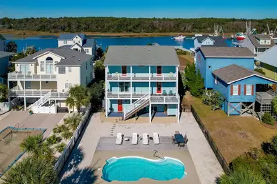 Image de Spacious 5 Br House with Private Pool and Icw views