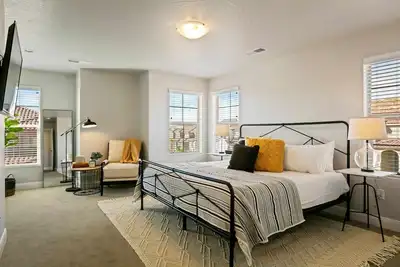Image de El Dorado Retreat - Loaded With Extra Fun!