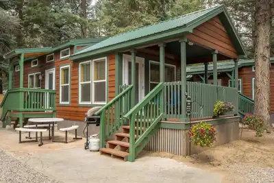 Image de The Wolf Den Cabin #13