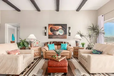 Image de Remodeled designers home with sunrises and sunset views on Palm Brook Golf!