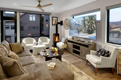 Image de Luxury Townhome + Rooftop Deck with Hot Tub + Close to Skiing - Capitol House