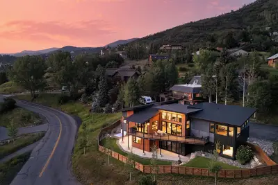 Image de Modern Luxury Home + Hot Tub + Close to skiing + Ski Shuttle – Cazador Lodge