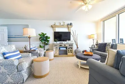 Image de 5th Floor 3 Bedroom Condo with Semi-Private Elevator