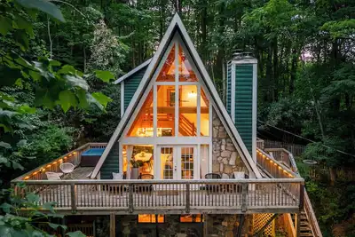 Image de Little Green Cabin ~ A-Frame Dreams! Monster View! Arcade HotTub Gatlinburg Ober