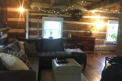 Image de 1850 Historic Log Cabin