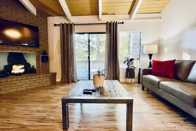 Image de Luxury, remodeled Condo - Close to the Lake and Diamond Peak