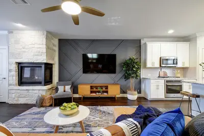 Image de Luxury Living with modern amenities - Blocks from Riverwalk/Downtown