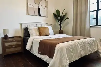 Image de Room for everyone! 8 beds! Easy access to highway and shopping!