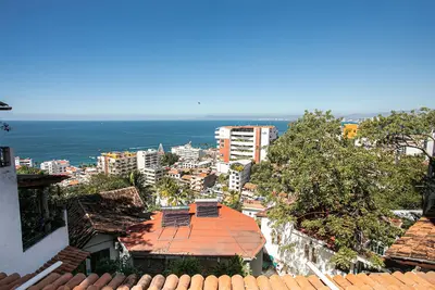 Image de 2 Bed 2. 5 Bath Amapas, Puerto Vallarta Condo with Banderas Bay Views