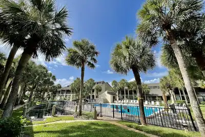 Image de The perfect Gold-rated condo for any trip you have planned! Easy access to the beach and pool!