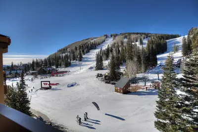 Image de Village Center Ski In/Out Condo with Slope Views