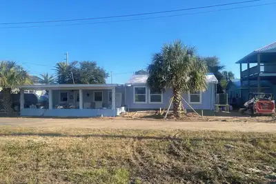 Image de Ocean view house Steps away from gulf and Beach