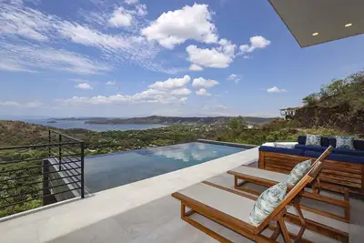 Image de Luxury 4 Bedroom Oceanview Villa w\/breathtaking views : Gated Resort Community!