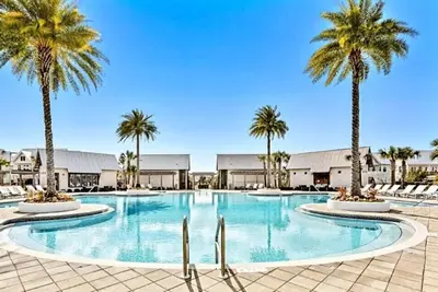 Image de Beautifully decorated townhome across from luxury pool on 30a! Sleeps 6!