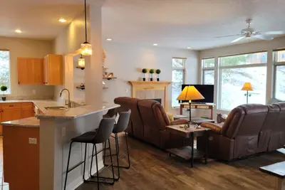 Image de Location Location! ! Golfers Paradise & ski in/out on the 18th green Cedar River