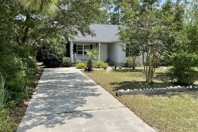 Image de “The Almost” A dog friendly, beach getaway
