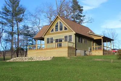Image de New Construction farmhouse w/ Jacuzzi, loft and old rustic appeal