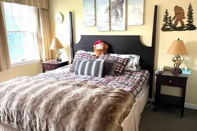 Image de Deluxe Yeti Suite on Jiminy Mtn -1st Flr Sleeps 4 - New Fully Redone Country Inn