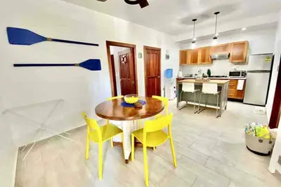Image de beautiful condo steps from the beach