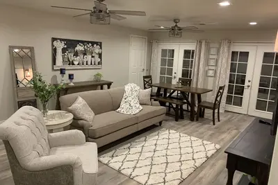 Image de Adorable Brand New remodeled Tustin Cottage. Close to the 55\/405\/22 and 91 fwy.