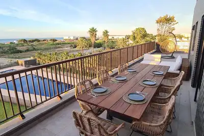 Image de Magnificent penthouse with sea view, very close to beach and child-friendly pool