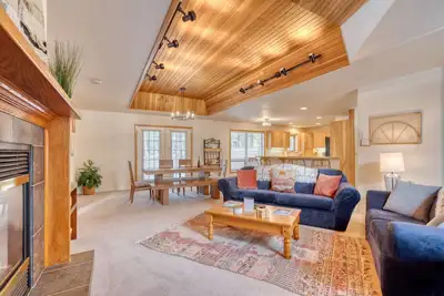 Image de New in Sunriver Home -Hot Tub, Pet Friendly, Walk to Sharc & Village
