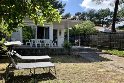 Image de B23-Petite maison familiale plain pied au Cap Ferret, proche de l'océan, jardin.
