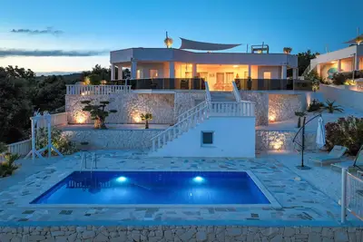 Image de Belle maison à Sevid avec jacuzzi