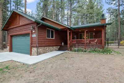 Image de Modern, Steps to Summit, Relaxing Spa. Fireplace.