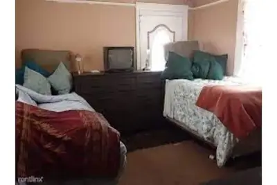Image de 12 Guest Tiny Cozy Vintage Cottage