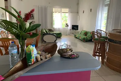 Image de Locacaz, votre Villa créole avec piscine