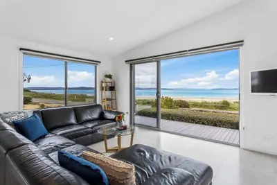 Image de Seven Mile Beach House Surf Hike Golf